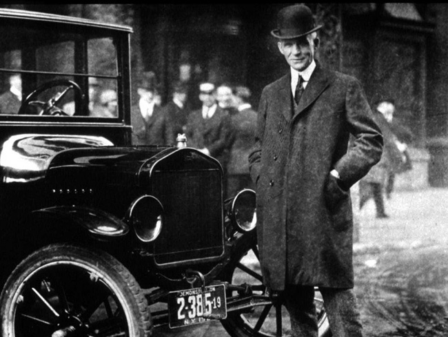 13. Henry Ford rời trang trại gia đình năm 16 tuổi để đến Detroit làm thợ học việc ở 1 xưởng máy móc, chế tạo chiếc ô tô đầu tiên năm 1896 và trở thành người sáng lập công ty Ford Motor. Tài sản ròng của của Ford khoảng 199 tỷ USD (tính theo mệnh giá hiện nay).
