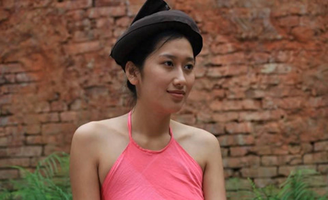 Trước những tranh cãi về trang phục, các diễn viên trong phim như Ngọc Anh đều tỏ ra đồng tình với việc đạo diễn tôn trọng tính thực tế của xã hội Việt Nam từ những năm 1945.