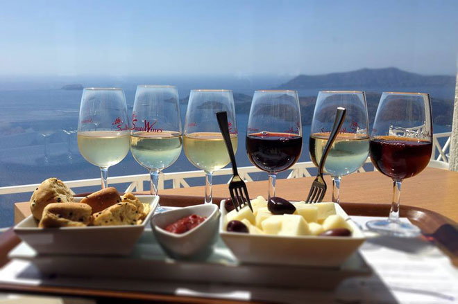 Santorini - Những điều nhất định phải biết về &#34;hòn đảo của các thiên thần&#34; - 38