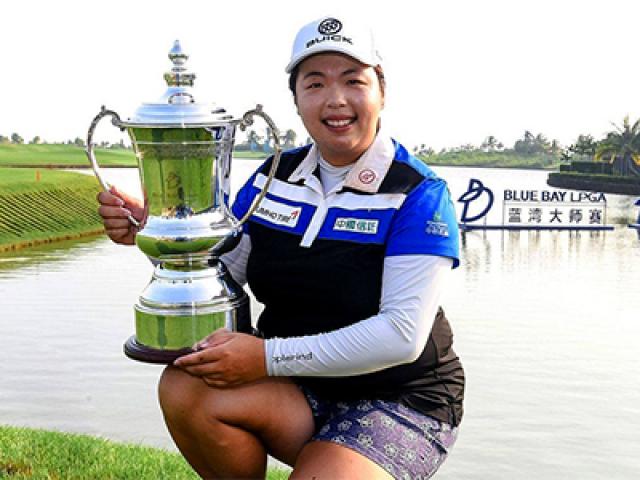 Golf 24/7: Cao thủ Trung Quốc nặng gần 90kg ”đè” 3 mỹ nhân