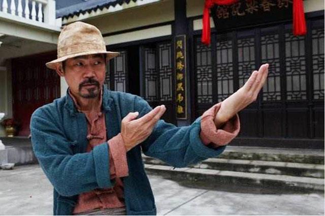 Số phận đặc biệt của 9 ngôi sao chuyên "làm nền" nổi tiếng nhất Hong Kong - 10