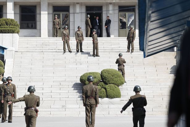 Tình tiết mới vụ lính Triều Tiên bị bắn “40 phát” khi đào tẩu - 1