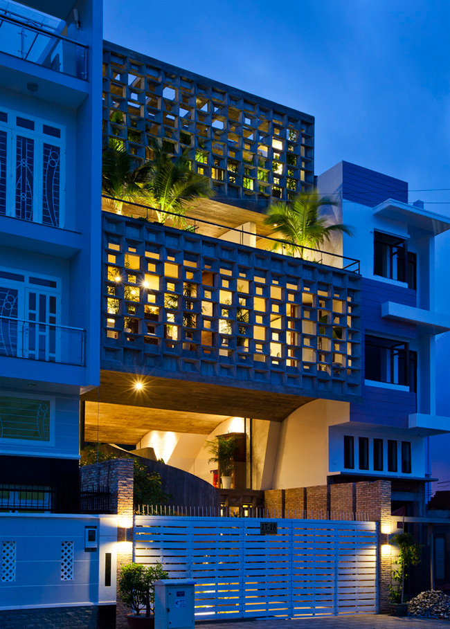 Năm 2014, “Bình Thạnh House” đã xuất sắc trở thành “Công trình kiến trúc của năm”, hạng mục Nhà ở, trong cuộc thi kiến trúc uy tín thế giới do tạp chí ArchDaily tổ chức.