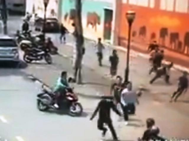Cảnh sát nổ súng bắt băng trộm xe máy như phim hành động