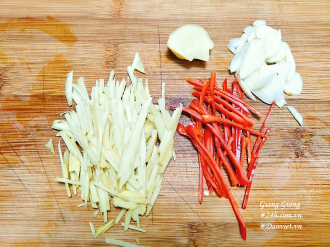 Vợ đảm chiều chồng với dồi trường hấp hành gừng giòn giòn, trắng ngần - 3