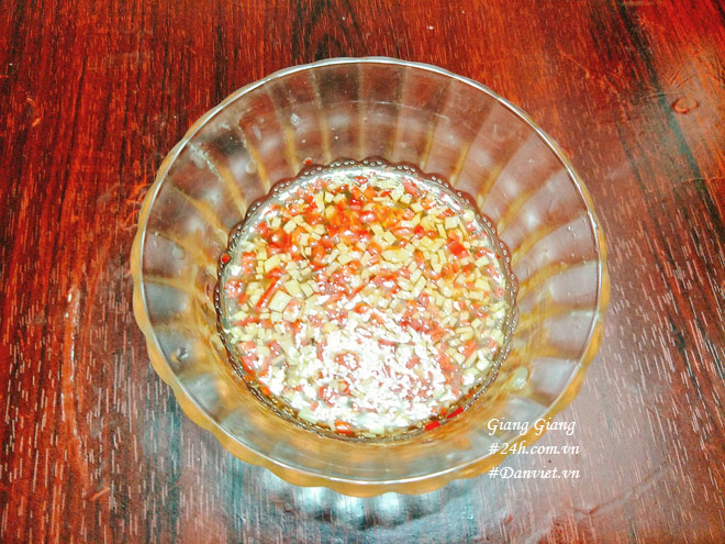 Vợ đảm chiều chồng với dồi trường hấp hành gừng giòn giòn, trắng ngần - 8