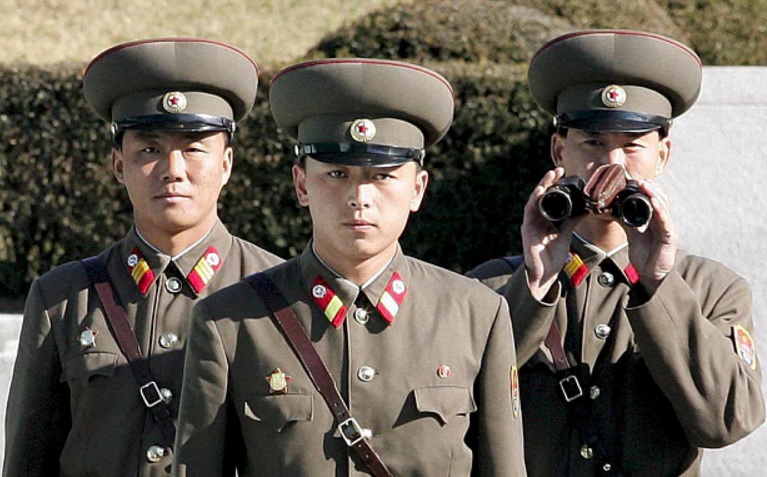 Tin mới nhất vụ lính Triều Tiên bị bắn &#34;40 phát&#34; khi đào tẩu - 1