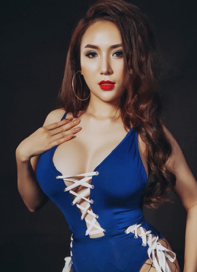 Bạn gái Khắc Việt - Thảo Bebe sở hữu cặp "đào tiên" vun cao hấp dẫn. 