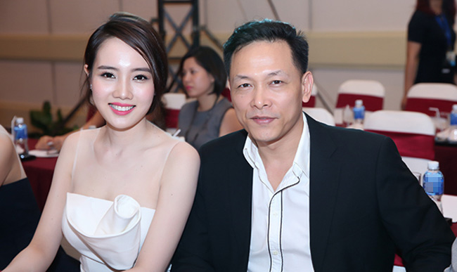 Diệp Hồng Đào kết hôn với đạo diễn Ngô Quang Hải. Dù kém chồng 25 tuổi nhưng Hồng Đào không đặt nặng vấn đề tuổi tác. Đạo diễn Quang Hải nổi tiếng trong giới làm phim với nhiều tác phẩm xuất sắc.