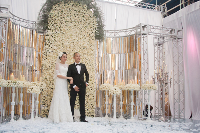 Siêu mẫu Ngọc Thạch đang có cuộc hôn nhân hạnh phúc với ông xã thiếu gia. Đám cưới của chân dài với thiếu gia Đỗ Bình Dương vào năm 2013 ước tính khoảng 7 tỷ đồng.