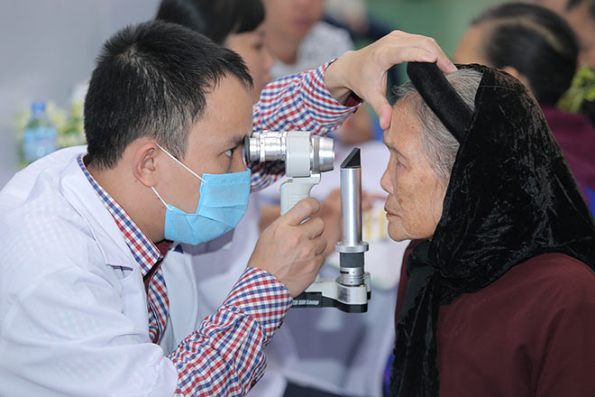 Chung tay “Vì một Việt Nam mắt sáng rạng ngời” - 1