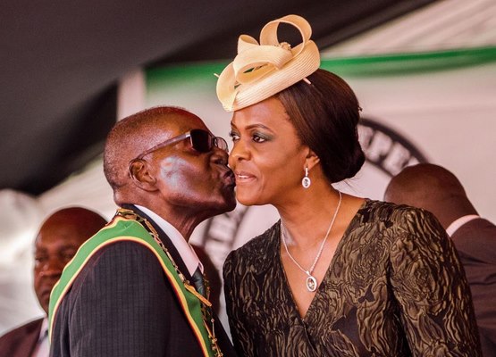 Người vợ kém 40 tuổi đầy tham vọng của Tổng thống Zimbabwe - 1