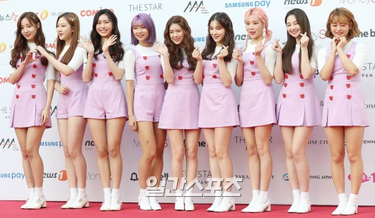 Tình cũ, tình mới Lee Min Ho chạm trán cùng khoe vòng một - 9