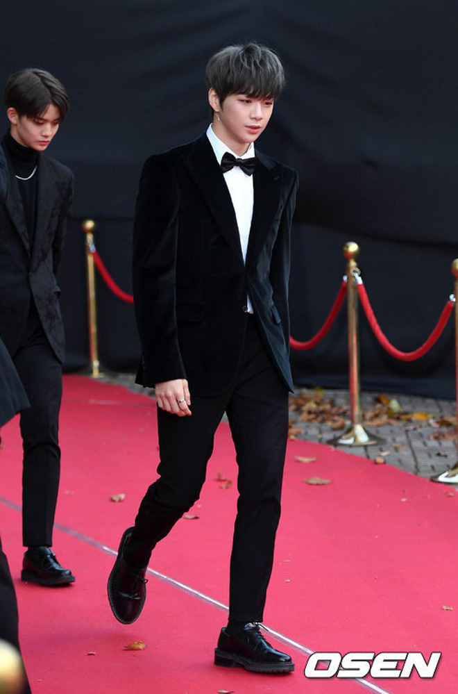 Tình cũ, tình mới Lee Min Ho chạm trán cùng khoe vòng một - 4