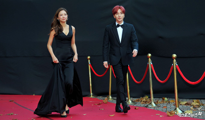 Tình cũ, tình mới Lee Min Ho chạm trán cùng khoe vòng một - 6