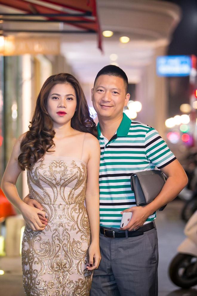 Chồng đại gia đưa Mỹ Dung đi hát bằng xế sang Porsche - 2