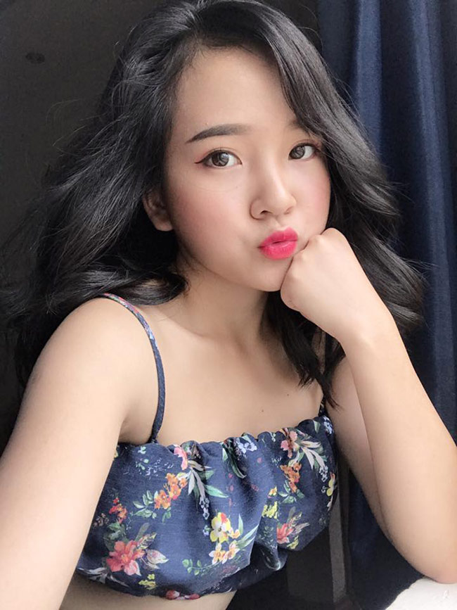 Gương mặt ngây thơ và vóc dáng yêu kiều của cô nàng từng khiến nhiều chàng trai phải "phát cuồng" thời điểm mới được biết đến. 