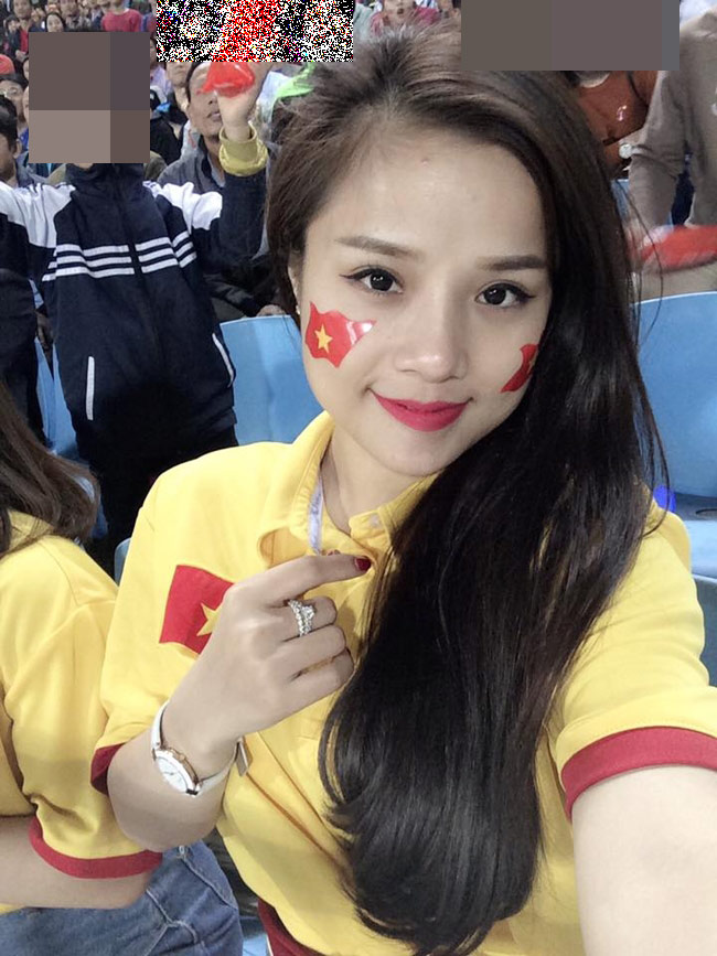 Người nổi tiếng cùng thời điểm với Tân Xuân là cô chị họ thân thiết - Võ Thị Thương (sinh năm 1992, Nghệ An). 