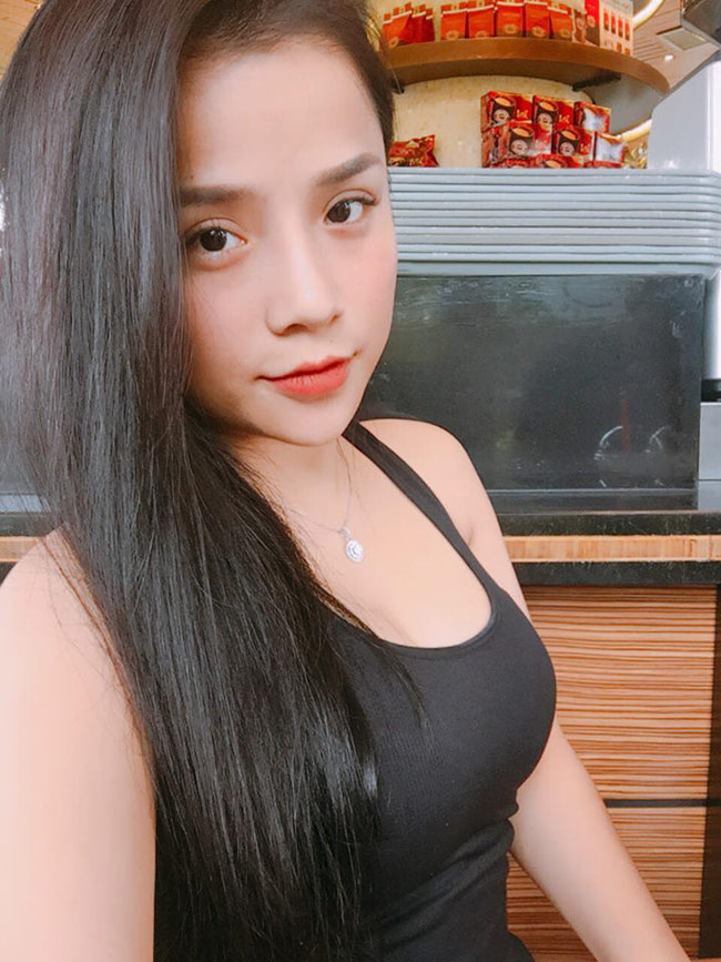So với cô em Tân Xuân, Võ Thương có phần sắc sảo và gợi cảm hơn. 