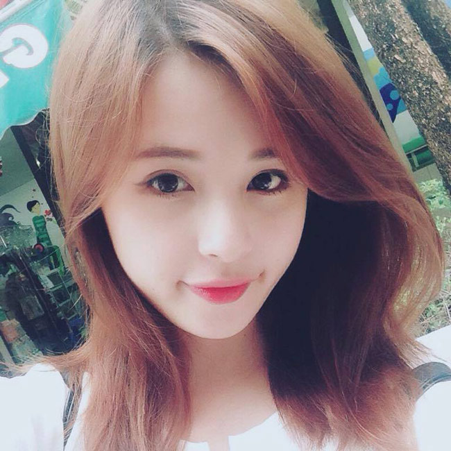 Hương Thảo là cựu nữ sinh trường Đại học Văn hóa Hà Nội. 