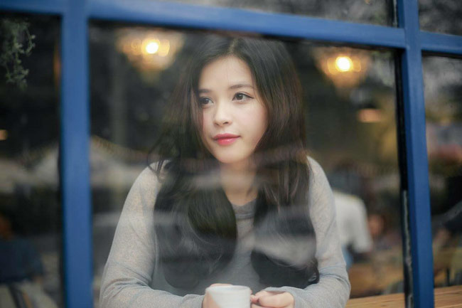 Cô từng giành giải Gương mặt khả ái khi tham gia cuộc thi Hoa khôi Đại học Văn Hóa Hà Nội. 