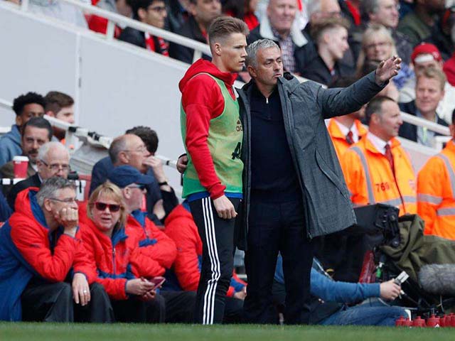 Chuyển nhượng MU: Mourinho giữ “báu vật” Tominay, quyết không nhả
