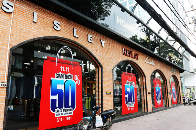 Loạt thời trang hàng hiệu ưu đãi khủng trước ngày Black Friday - 2