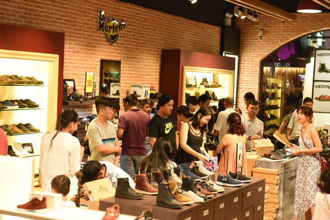 Loạt thời trang hàng hiệu ưu đãi khủng trước ngày Black Friday - 4