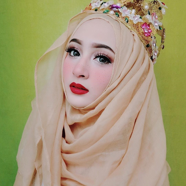 Năm 2016, cô gái 19 tuổi của Thái Lan có tên Saira từng khiến cộng đồng mạng châu Á sục sôi vì vẻ đẹp thiên thần. 