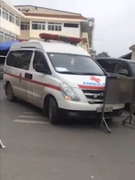 Nóng 24h qua: Bảo vệ BV Bạch Mai chặn xe cứu thương gây bức xúc cộng đồng mạng - 1