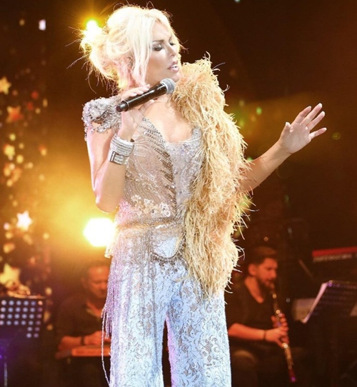 Quý bà trẻ đẹp khó tin ở tuổi 71 nhờ ăn thứ này mỗi ngày - 2