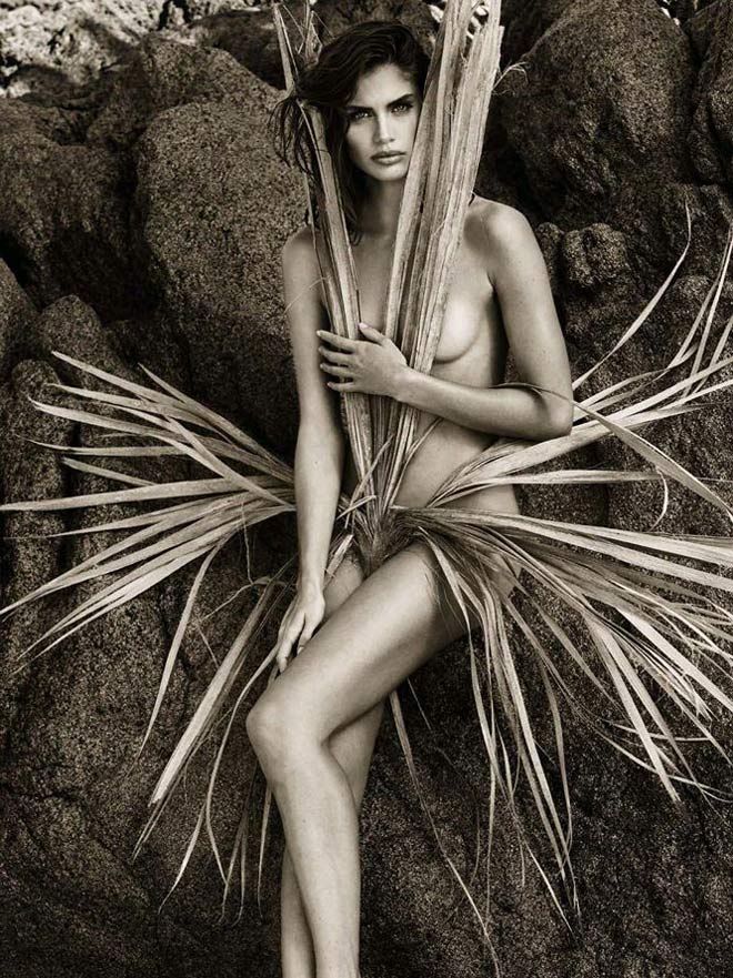 Sở thích không mặc áo của chân dài bị nhầm là bạn gái Ronaldo - 7