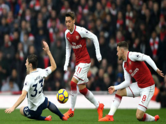 TRỰC TIẾP Arsenal - Tottenham: Mustafi làm nổ tung Emirates