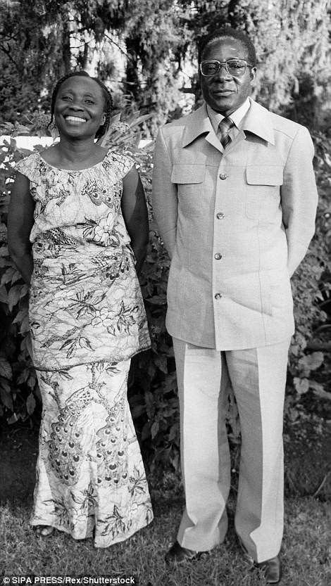 Hai người vợ tạo nên cuộc đời tổng thống Zimbabwe - 1