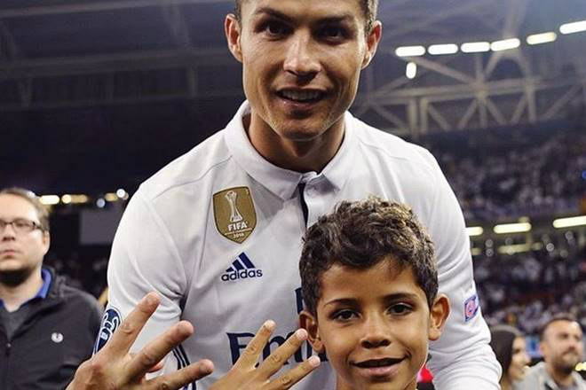 Tin HOT bóng đá tối 18/11: Con trai Ronaldo lập 2 hat-trick - 1