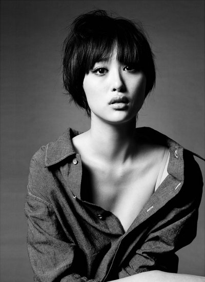 Ai ngờ "Cô gái xấu xí" đời thực nóng bỏng thế này - 8