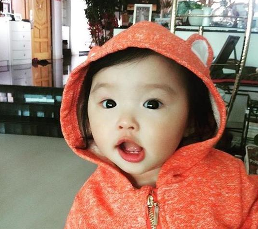 Ai ngờ "Cô gái xấu xí" đời thực nóng bỏng thế này - 9