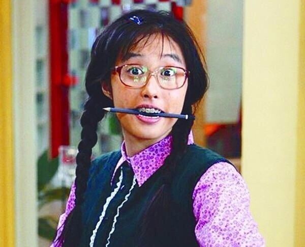 Ai ngờ "Cô gái xấu xí" đời thực nóng bỏng thế này - 2