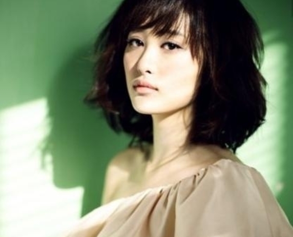 Ai ngờ "Cô gái xấu xí" đời thực nóng bỏng thế này - 3