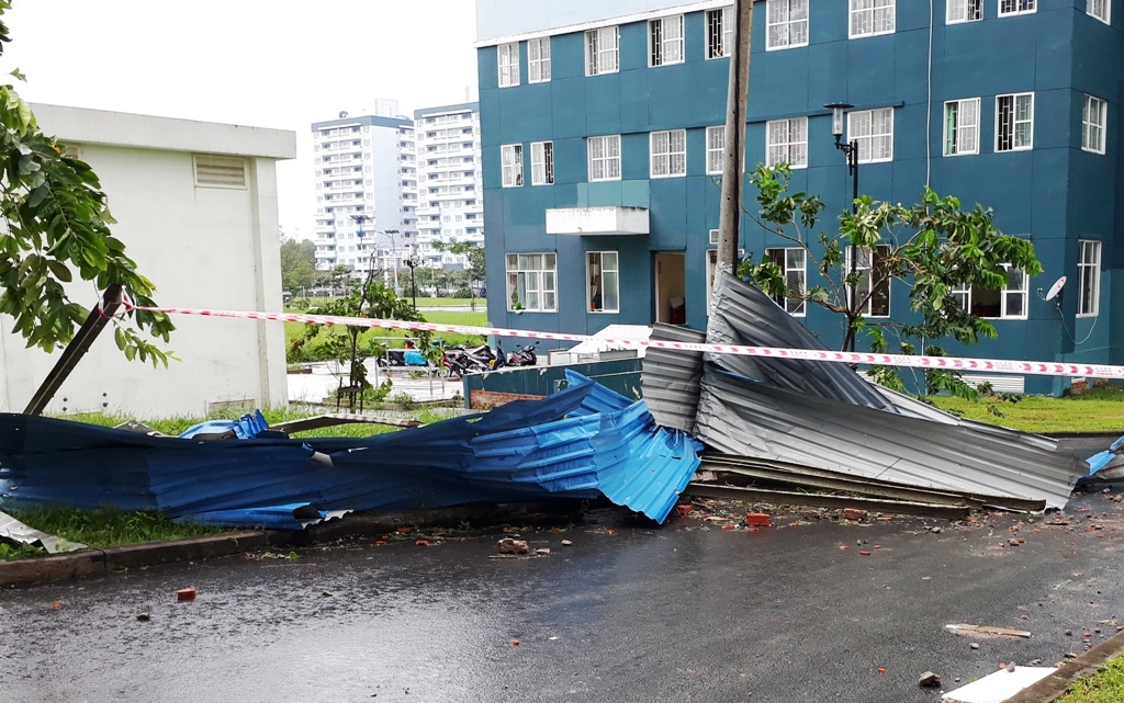 Cuồng phong càn quét, ký túc xá Đại học Quốc gia TP.HCM tan hoang - 10