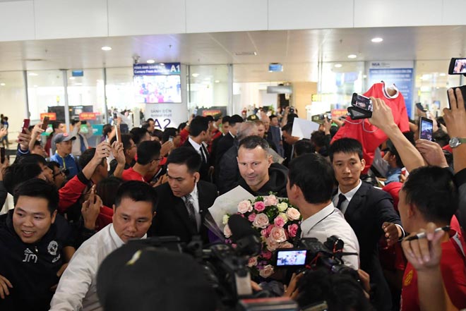 Giggs - Scholes đã đến Việt Nam: Fan MU vui như mở hội - 4