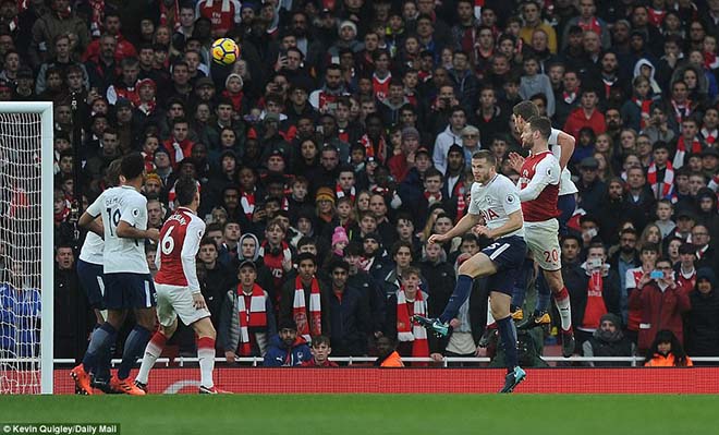 Góc chiến thuật Arsenal - Tottenham: Sanchez “át” Kane, Wenger &#34;cáo già&#34; - 1