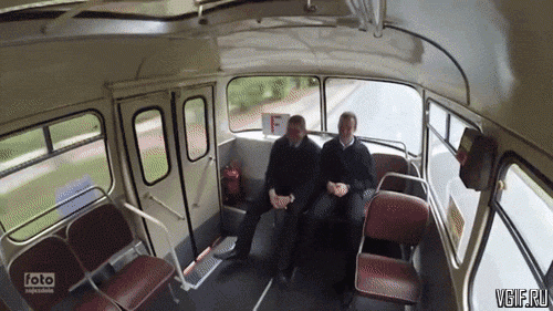 Bàng hoàng với những chuyến xe buýt "bão táp" - 3