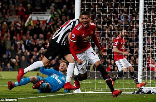 Chi tiết MU - Newcastle: "Quỷ đỏ" tưng bừng phô diễn (KT) - 8
