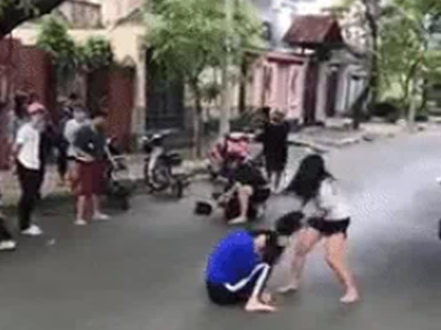 Xác minh clip thiếu nữ bị đánh dã man giữa đường - 1