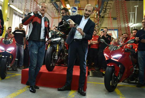 Panigale V4 của Ducati bản thương mại đi vào sản xuất - 1