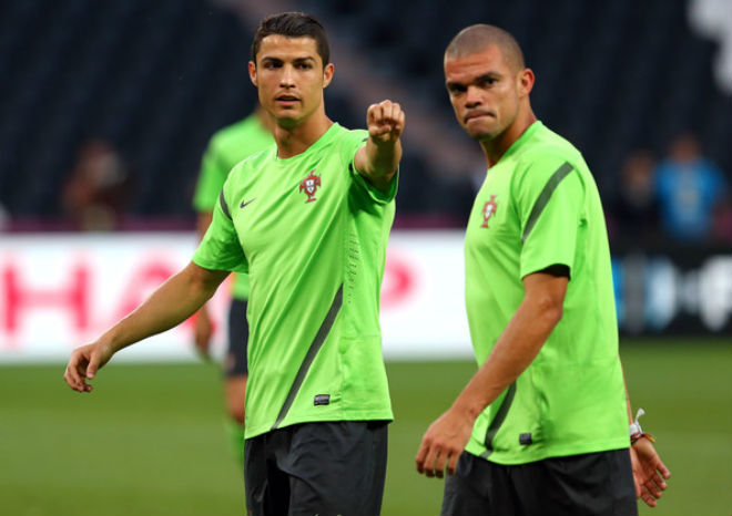Sôi động cúp C1 ngày 21/11: Pepe rủ Ronaldo đến Besiktas - 1