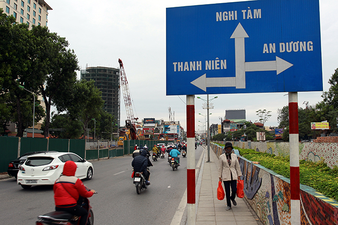 HN: Thi công cầu vượt An Dương - Thanh Niên, đường Nghi Tàm ùn tắc kéo dài - 2