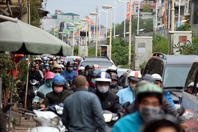 HN: Thi công cầu vượt An Dương - Thanh Niên, đường Nghi Tàm ùn tắc kéo dài - 6