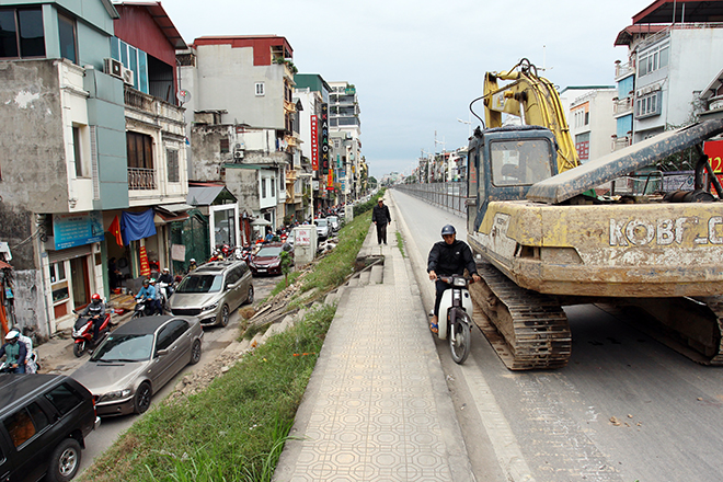 HN: Thi công cầu vượt An Dương - Thanh Niên, đường Nghi Tàm ùn tắc kéo dài - 12